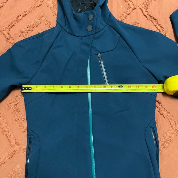 Icebreaker women’s waterproof jacket - Picture 7 of 9